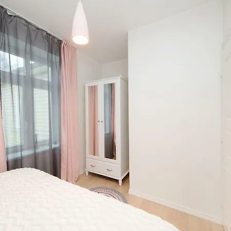 Modern Quiet 2 Bedroom Near Center