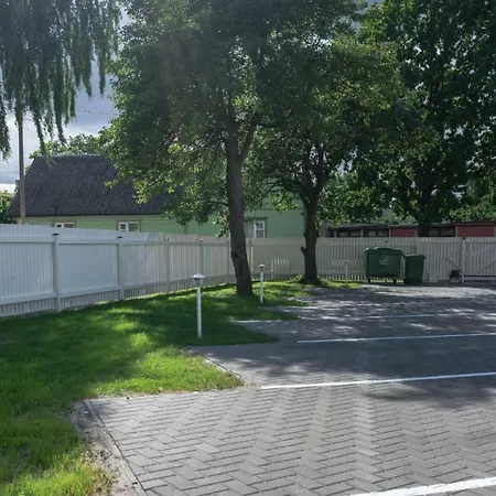 Modern Quiet 2 Bedroom Near Center Апартаменти